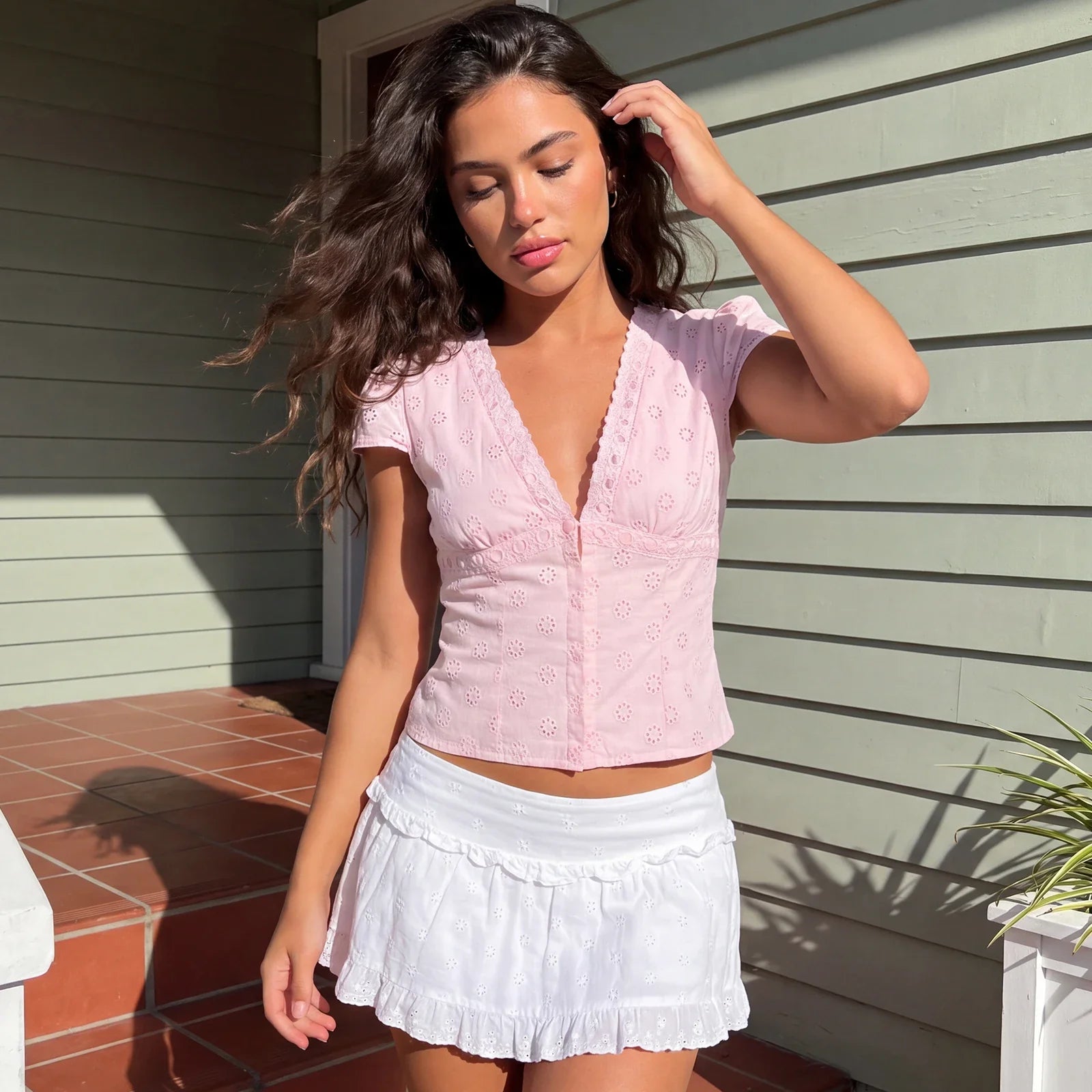 Women's Solid Color Short Sleeve Tops Eyelet V Neck Button Down Slim Fit Shirts Fashion Summer Retro Casual Cropped Blouse