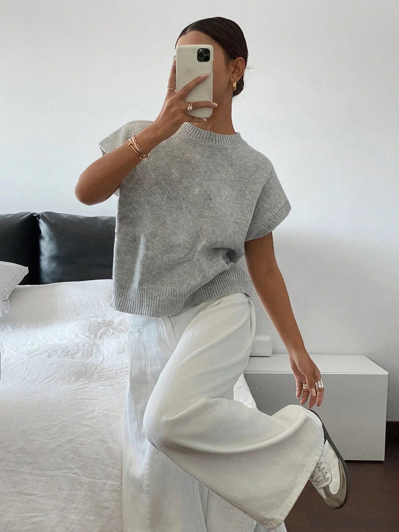 Women's Elegant Short Sleeve Knit Sweater Casual O-Neck Straight Dropped Shoulders Comfort Sweater Vest Spring/Fall