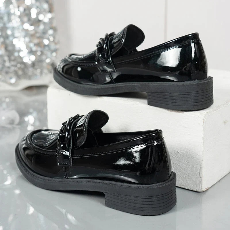 Chain Decor Patent Leather Women's Loafers Comfortable Slip On Med Heel Student Shoes Woman Plus Size Point Toe Oxford Shoes 42