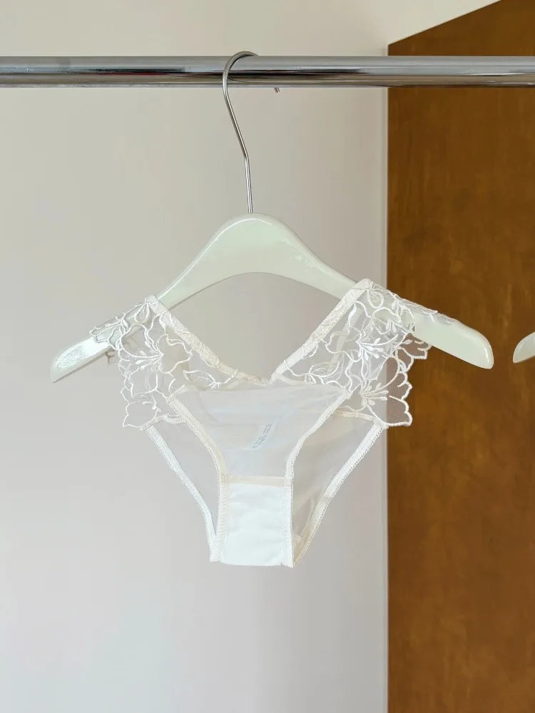 French Embroidery Lace Bralette Wireless Triangle Cup Bra for Women Elegant Underwear Set Thin Straps Small Chest Cover MOYISU