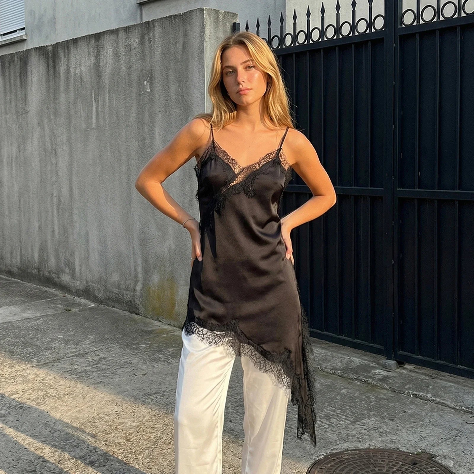 Women's Summer Solid Color Long Camisoles Tops Spaghetti Strap Stylish Lace Trim Casual Tank Tops for Indoor Outdoor Wear