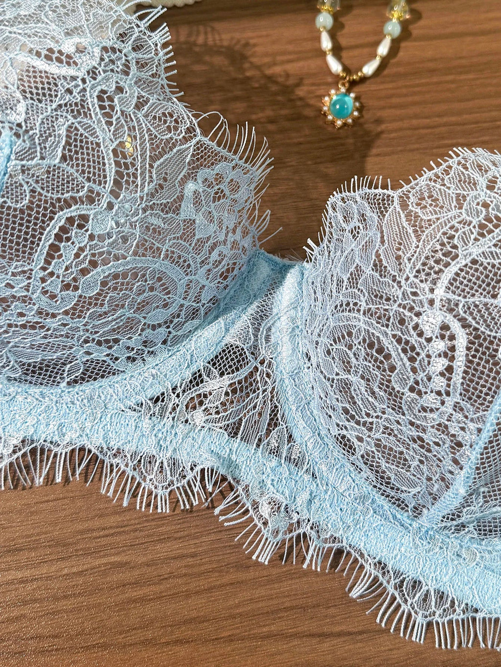 Ladies' Basic Style Thin Lace Bra And Panty Set Seamless Single Layer Eyelet Underwear Comfortable Intimate Apparel