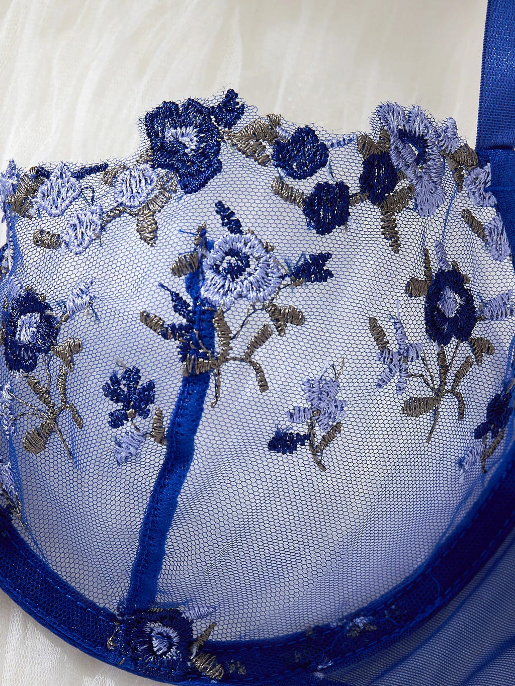 Blue Embroidered Floral Lingerie Set - Sexy Bra And G-string Combo with Heart Decoration Underwear Set for Women ZA824026