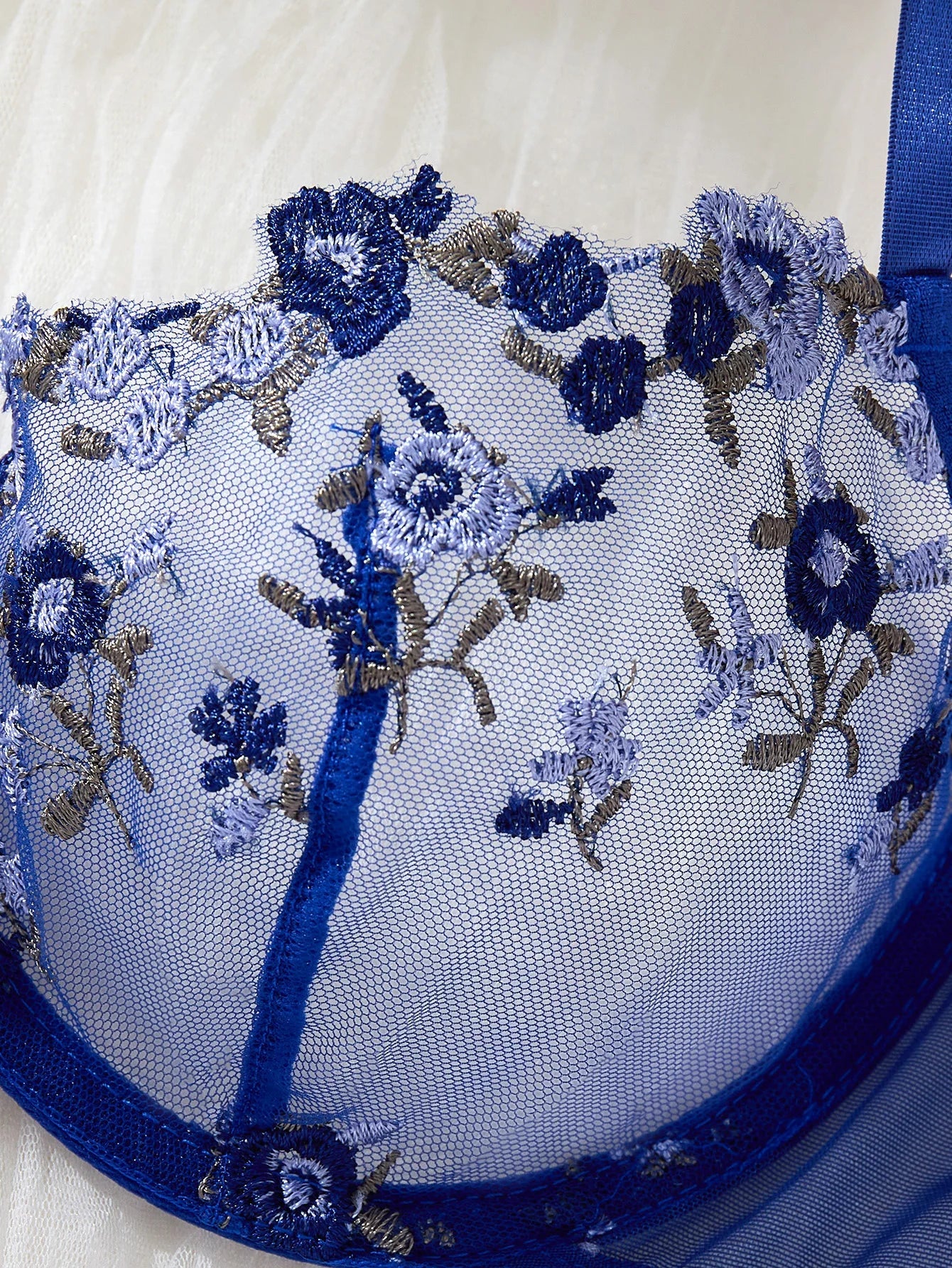 Blue Embroidered Floral Lingerie Set - Sexy Bra And G-string Combo with Heart Decoration Underwear Set for Women ZA824026