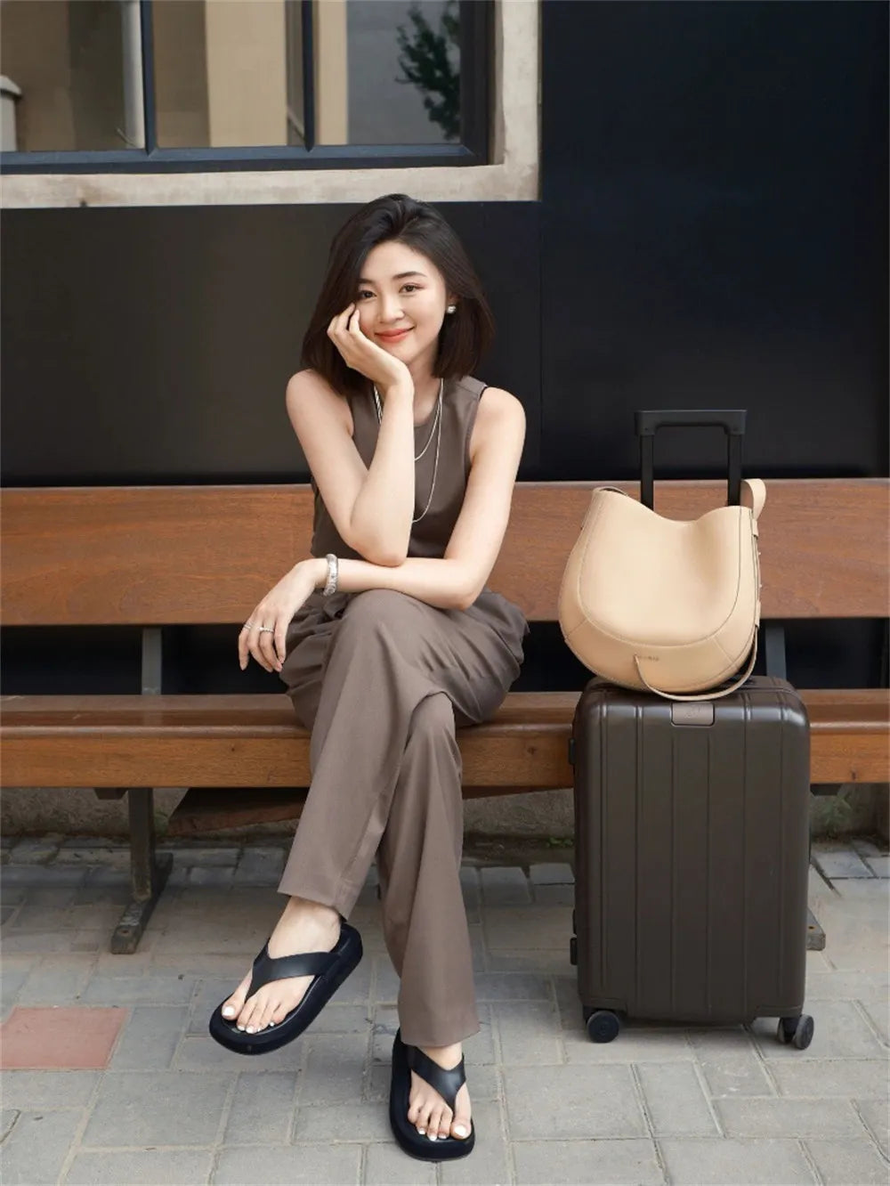 2026 New Arrivals Summer Fashion Black Flip Flops Flat Sandals Women Leisure White Slides Shoes Comfy Walking Beach Footwear