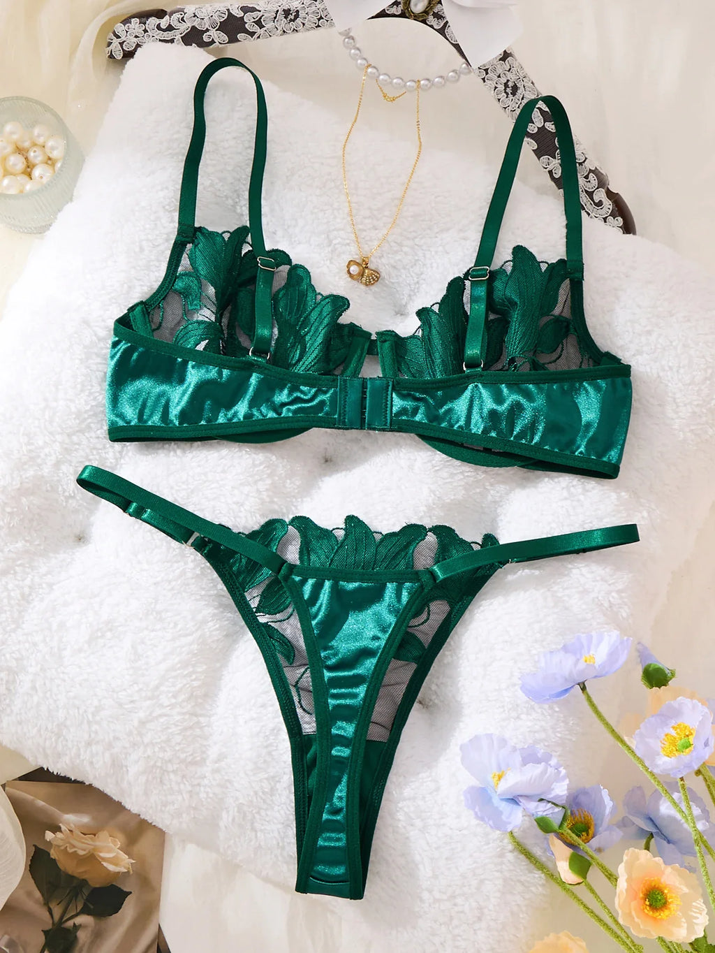 Green French-style floral embroidery lace lingerie set,sexy and soft steel-bra-cup supportive bra,Valentine's Day party ZA824031