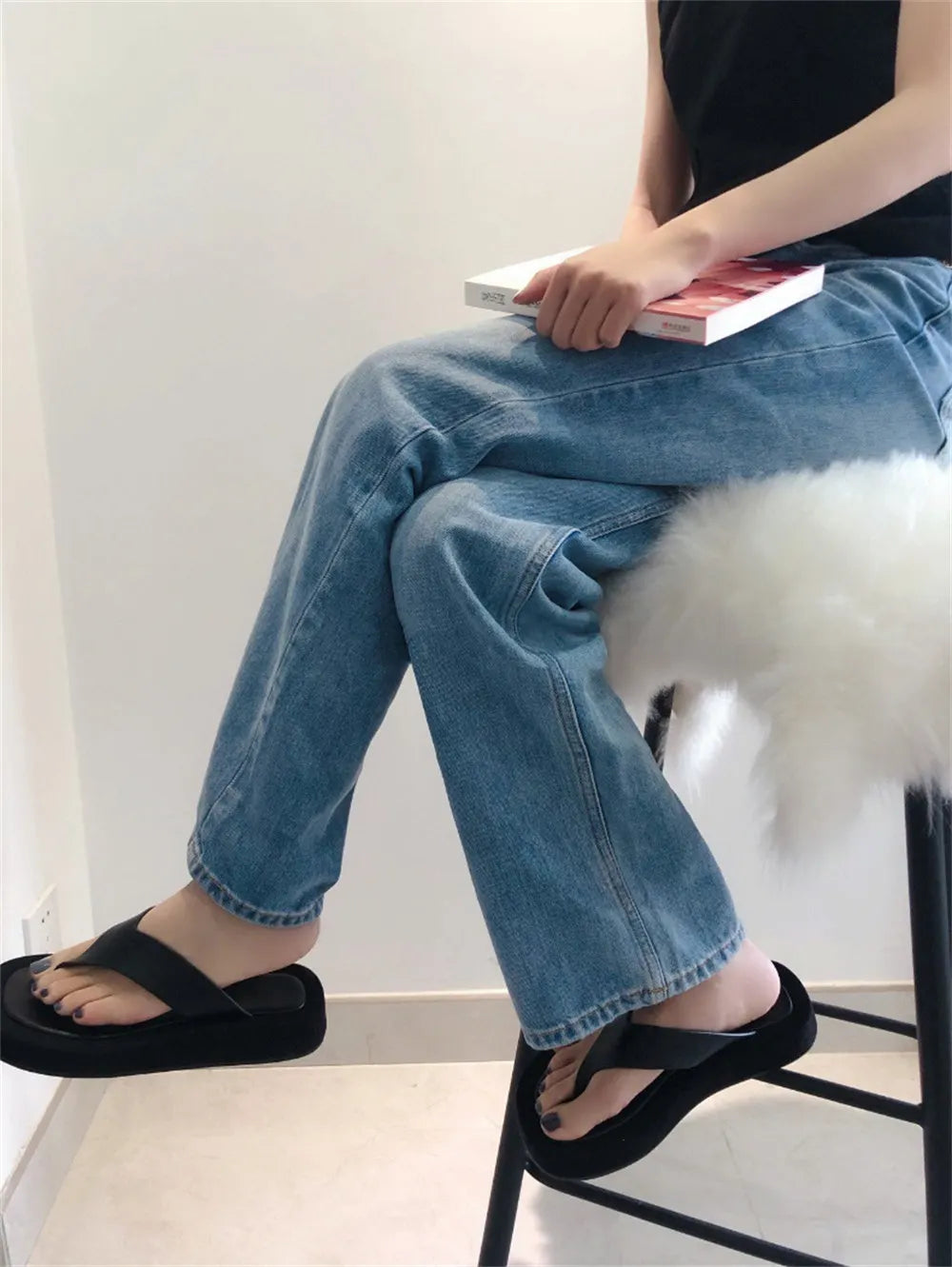2026 New Arrivals Summer Fashion Black Flip Flops Flat Sandals Women Leisure White Slides Shoes Comfy Walking Beach Footwear