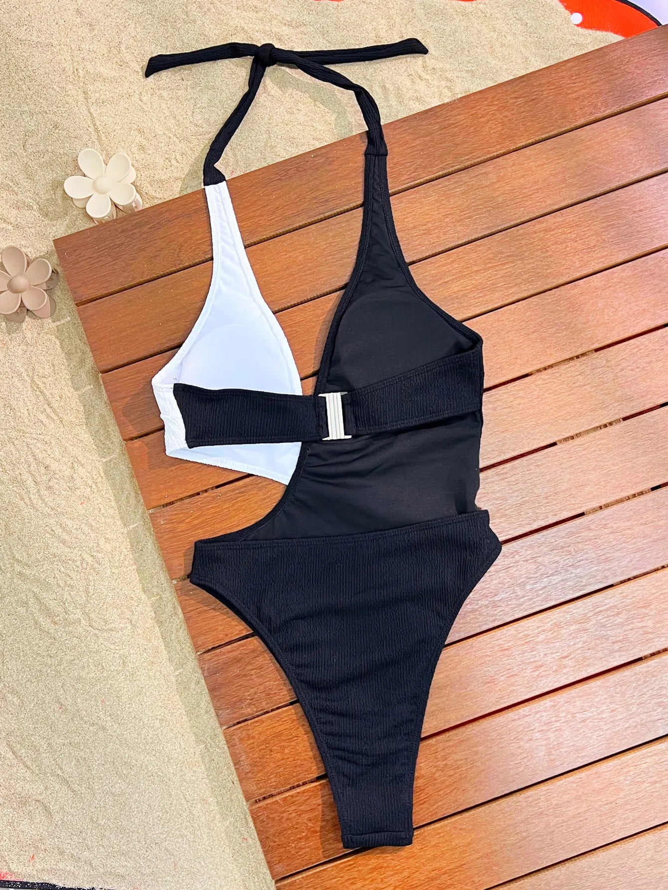 2025 New Fashion Bikini White and Black Contrasting Color Hollow Strap One-piece Swimsuit Beach Bathing Suit Women Купальник