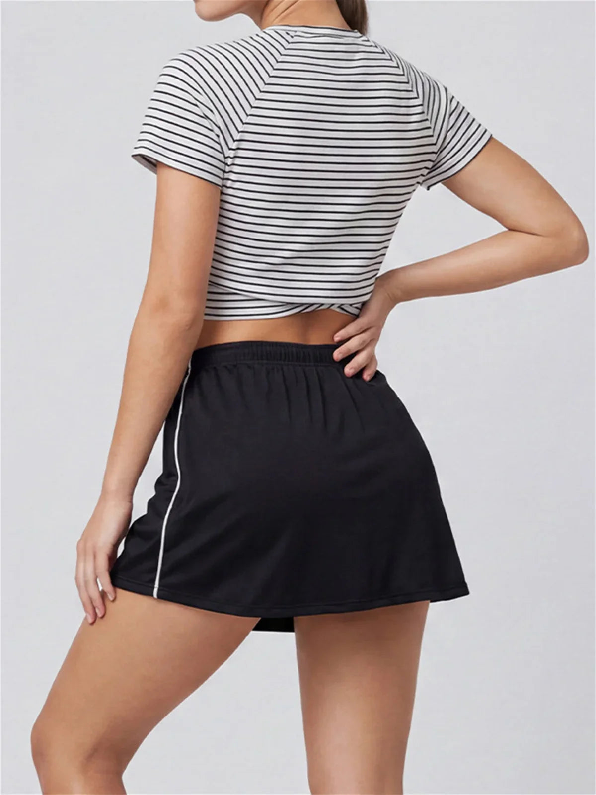 Women's Yoga Outfit Set Black Stripe Tennis Skirt Workout Clothes Short Sleeve O Neck Sports T Shirts Mini Skorts Fitness Sets