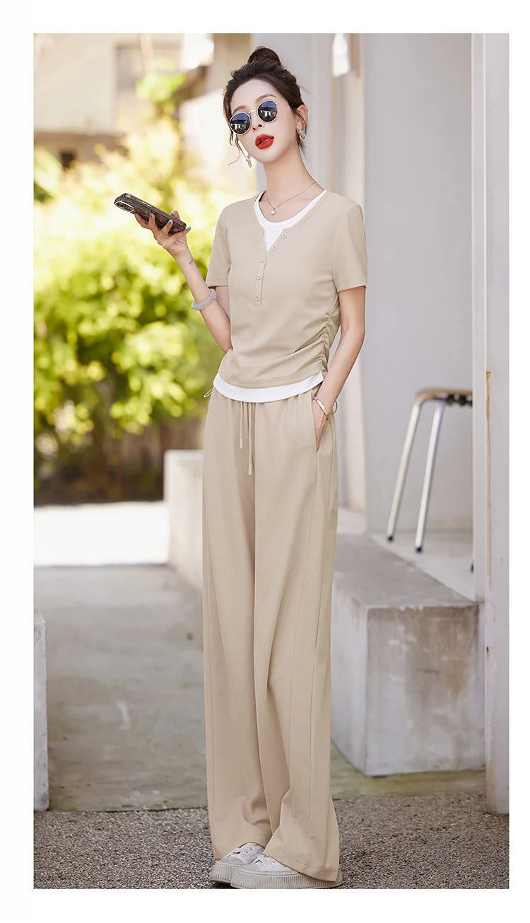 Knitted two-piece casual suit is loose and comfortable