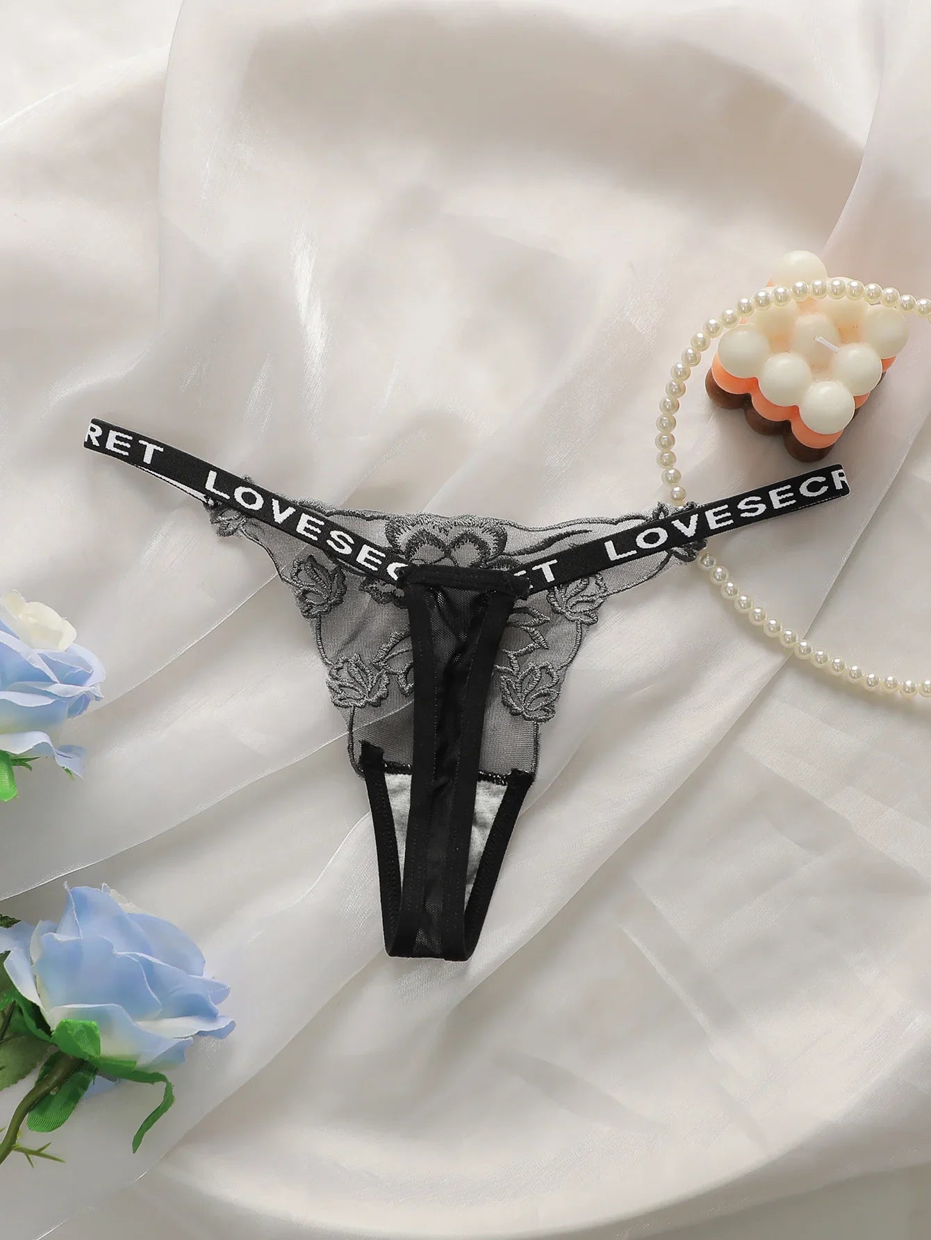 Women's sexy embroidered lace underwear with no trace low waist breathable easy to wash and dry triangular pants C860