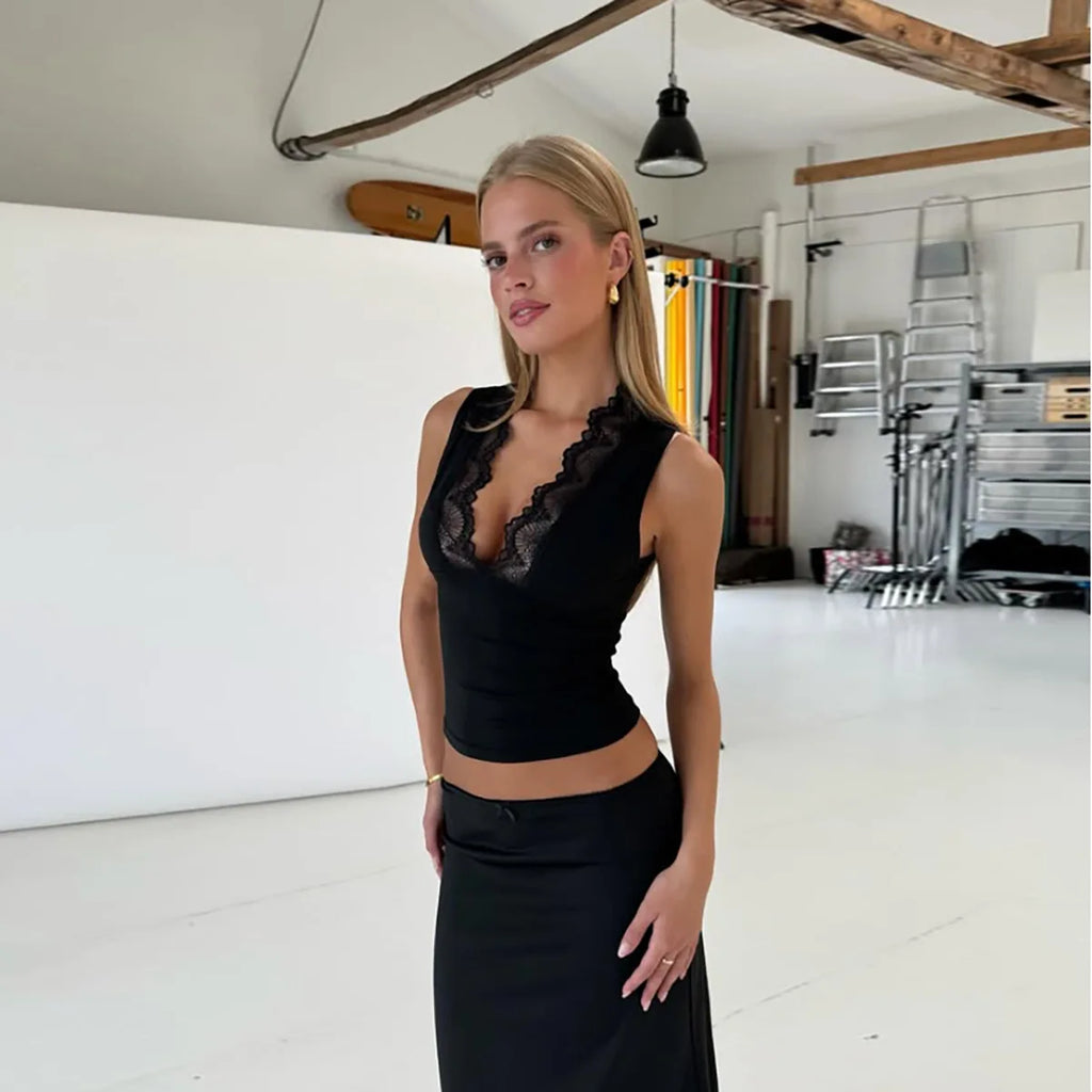 2026 Spring Summer New Arrival Elegant Sleeveless Women's Short Top Chic Fitted Lace-Panel Deep V-Neck Crop Tank Top Commute