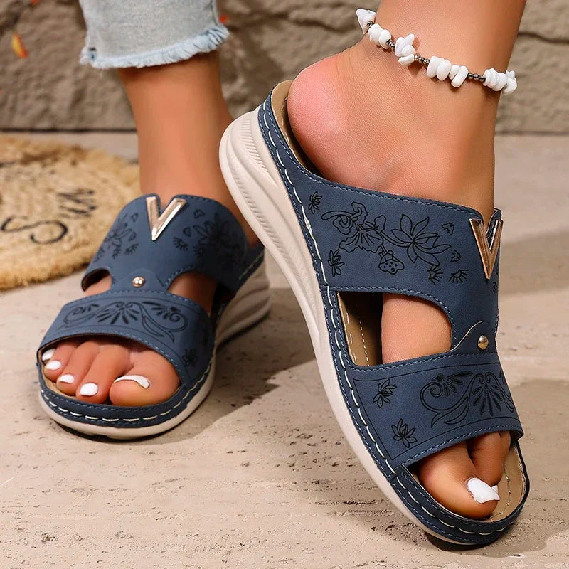 Summer Lightweight Wedges Slippers Women Metal Decor Plus Size 36-43 Beach Sandals Woman Comfortable Printed Platform Sandles