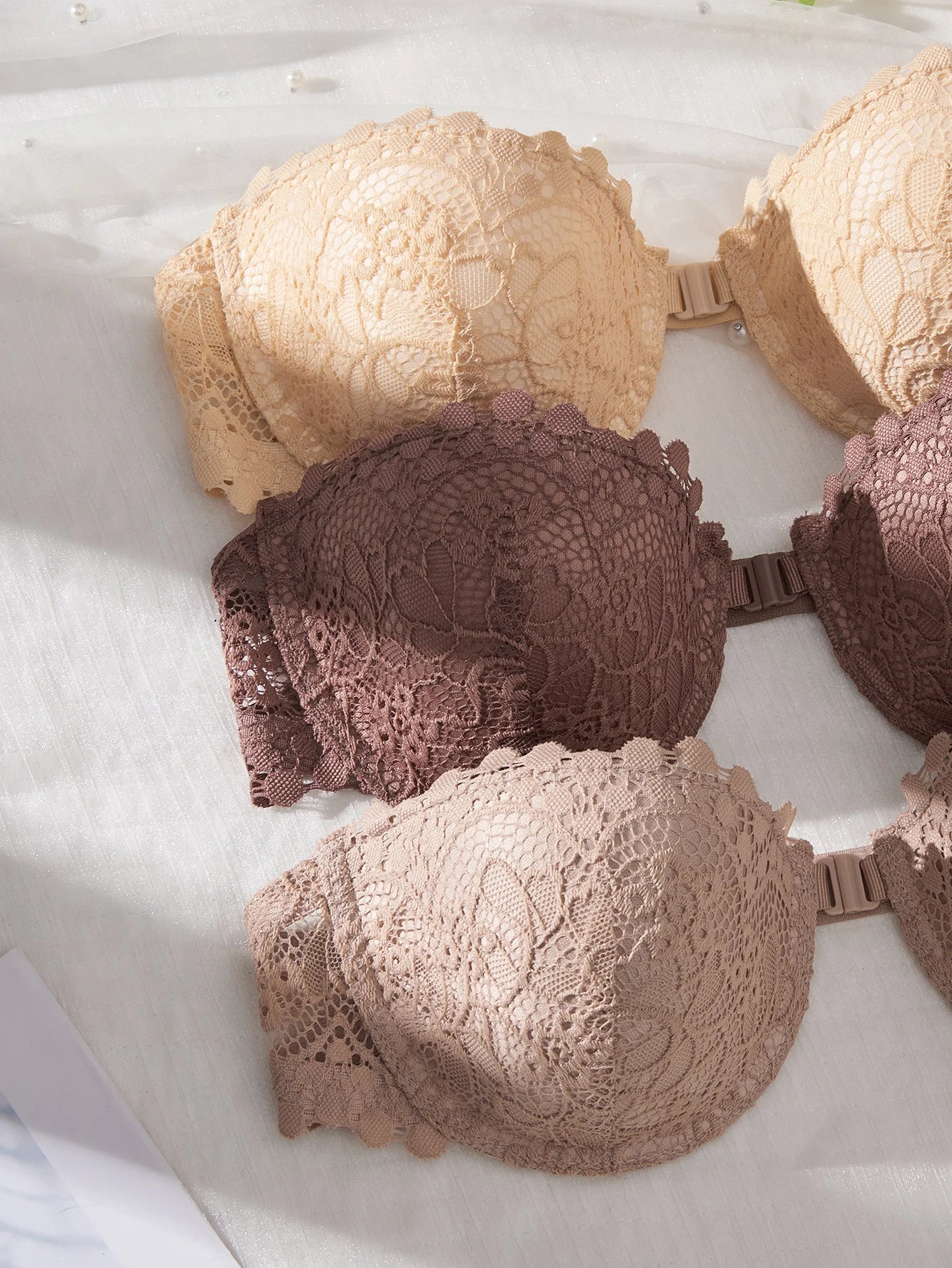 3Pcs Thin Cup Strapless Women's Sexy Bras Lace Trim Patchwork Pattern Front Clasp Push up Bra Comfortable Half-Cup Women's Bra