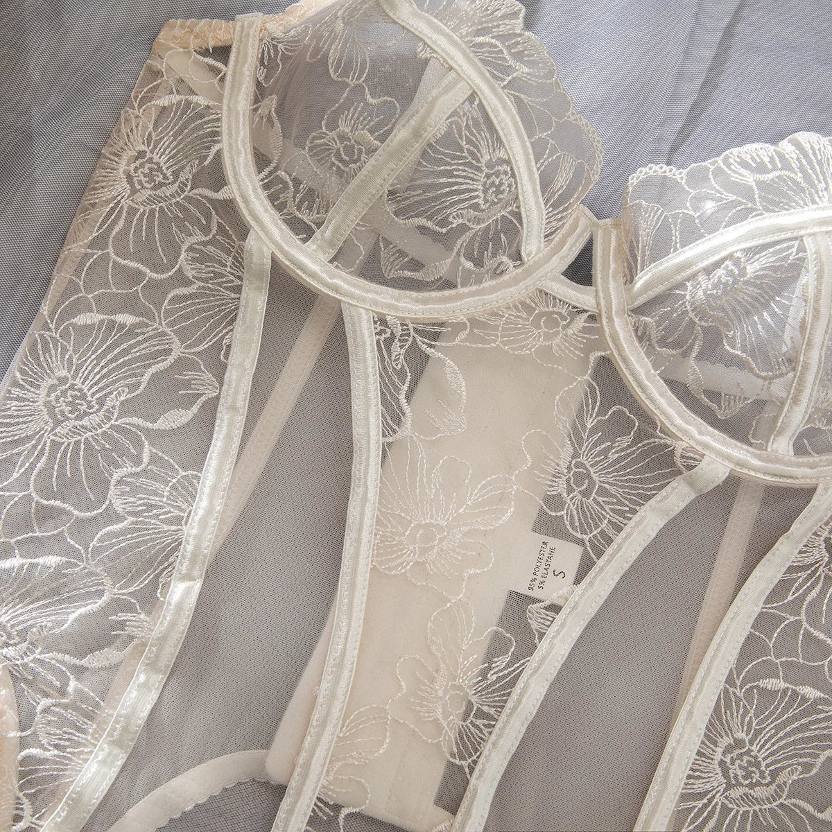 Embroidered flower underwear, sexy three-point mesh fishbone body shaping sexy suit with stockings