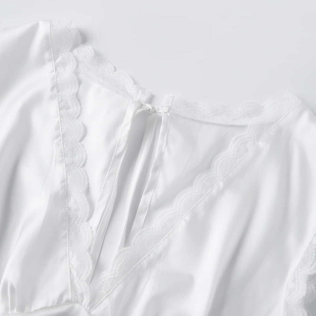 New Women Sleeveless Shirts Satin Lace Trim Deep V Neck Cropped Tops Blouses for Going Out Party Street Summer Vest