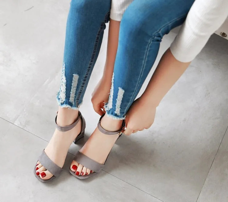Women Sandals New Summer Fashion Sandals Medium High Heels Outdoor Elegant Wedding Shoes Bridal Plus Size Buckle Strap Sandals