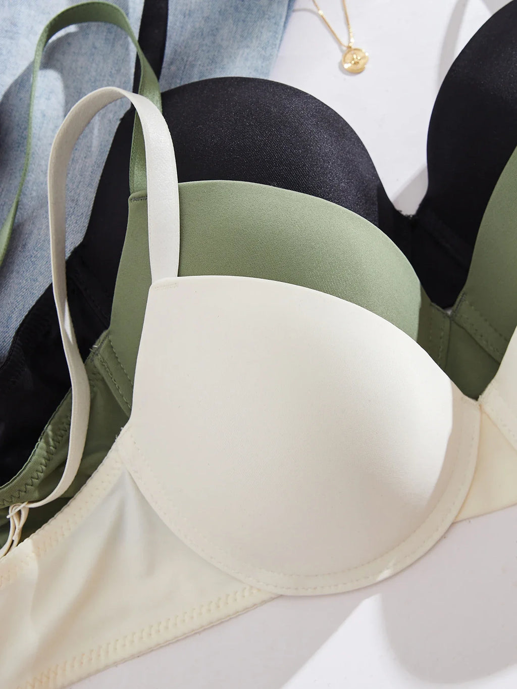 3-Pack of Fashionable Women's Underwear Set Everyday Simple Basic Underwire Bras Supportive and Comfortable Unpadded Women's Bra