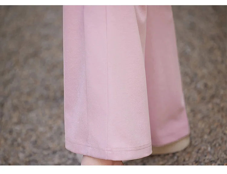 Knitted two-piece casual suit is loose and comfortable