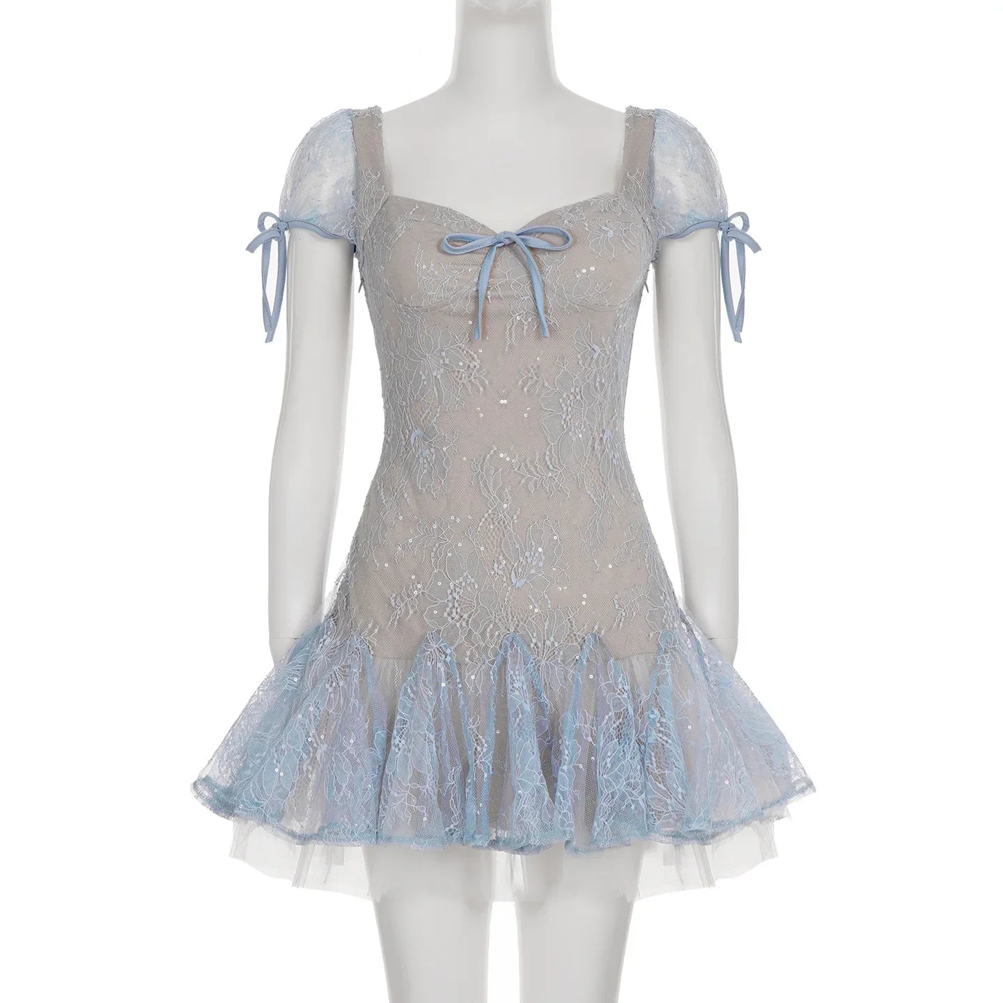 Dreamy and Western-style lace pleated princess dress with sparkling sequin design and puff-sleeved high-waisted dress.