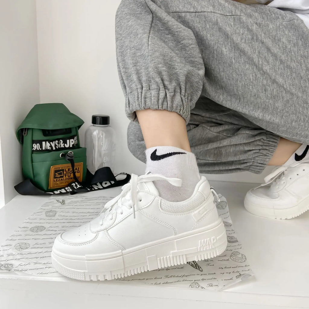 2022 Fashion Spring New Designer Hot Sale White Shoes Female Platform Sneakers Women Tenis Feminino Casual Female Shoes Woman