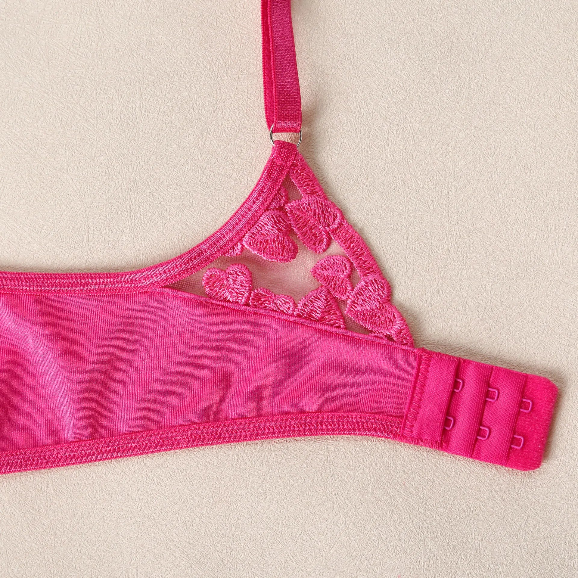 Sexy underwear French ultra-thin embroidered love mesh bra big breasts showing small sexy underwear set