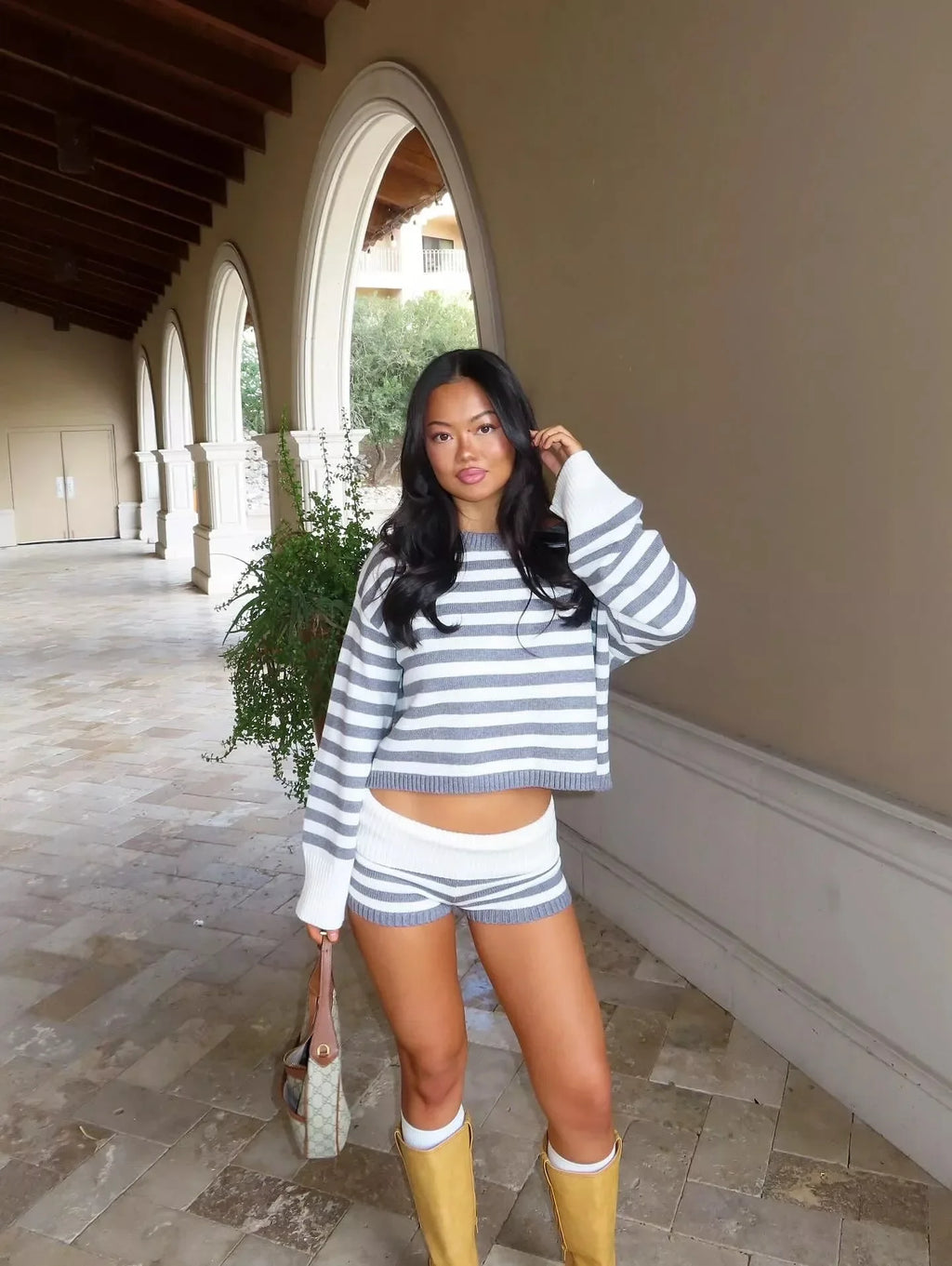 Women's spring suit 2026 European and American spring and summer women's fashionable lady solid color sweater short skirt suit