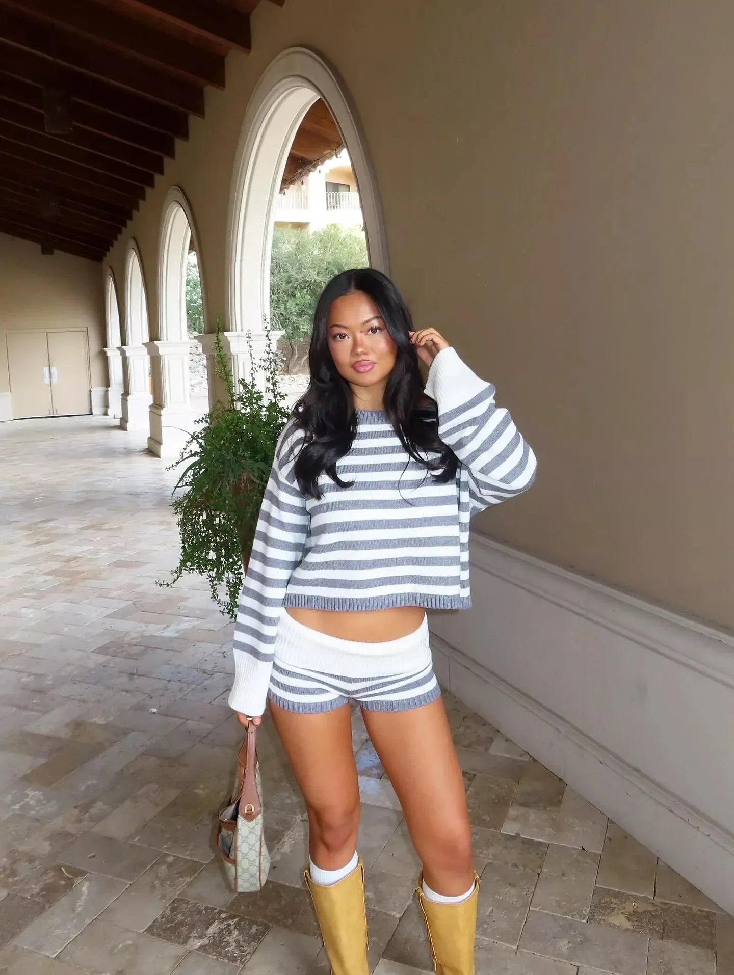 Women's spring suit 2026 European and American spring and summer women's fashionable lady solid color sweater short skirt suit