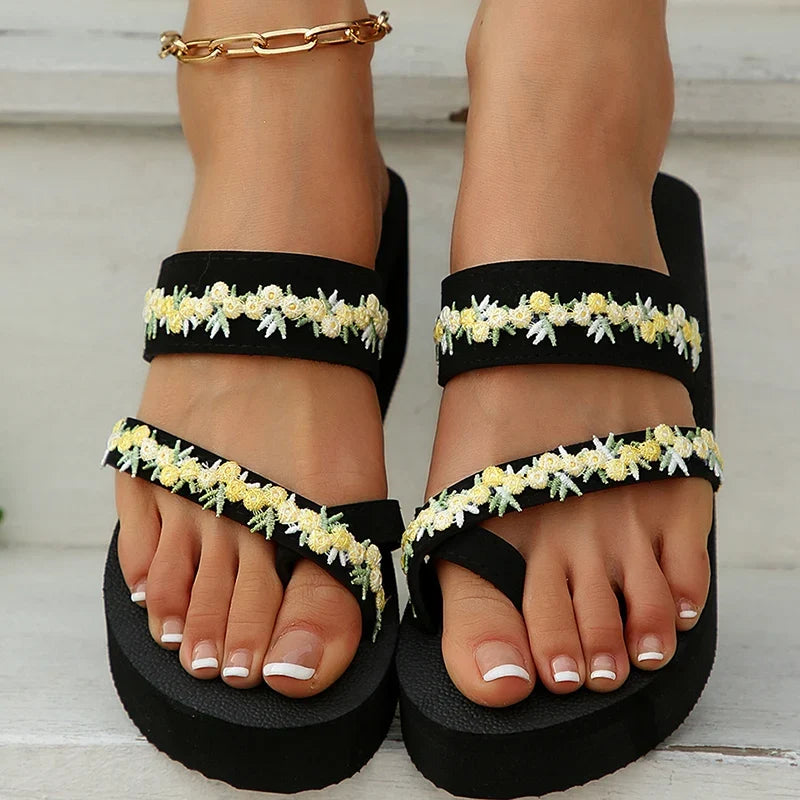 2025 Thick Bottom Clip Toe Slippers for Women Fashion Floral Fabric Wedge Sandals Woman Summer Eva Wear-Resistant Slides Female