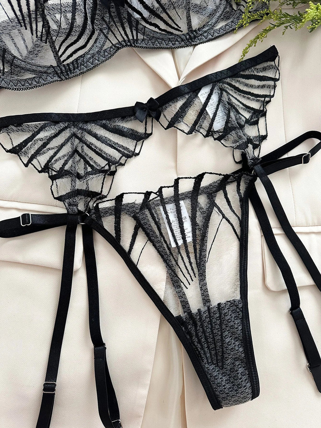 Women's Sexys Lingerie Woman Senxual Bra and Panty Set Romantic Lingeries Set for Woman Hot Lingeries Sets Sexy Outfit Thong