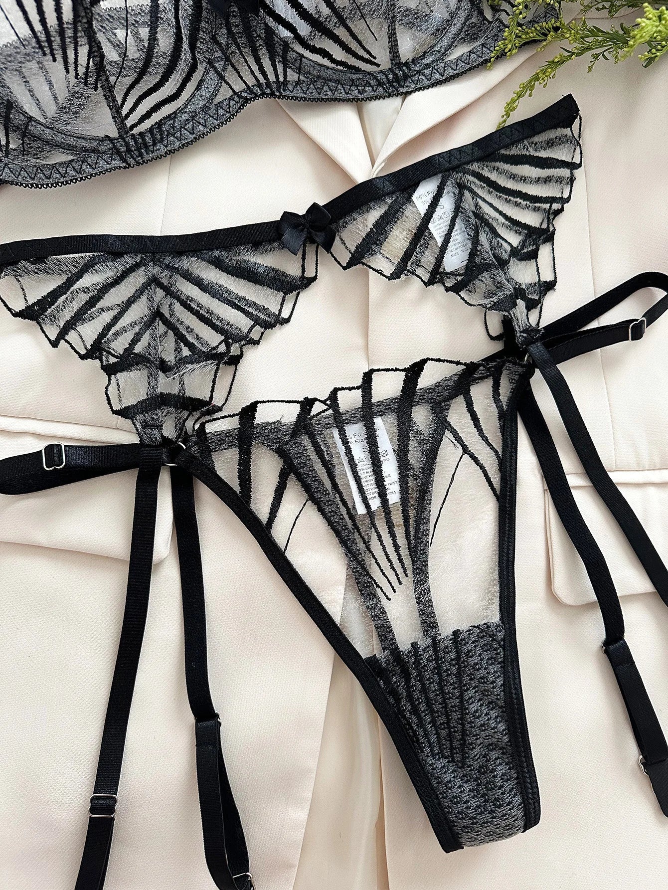 Women's Sexys Lingerie Woman Senxual Bra and Panty Set Romantic Lingeries Set for Woman Hot Lingeries Sets Sexy Outfit Thong